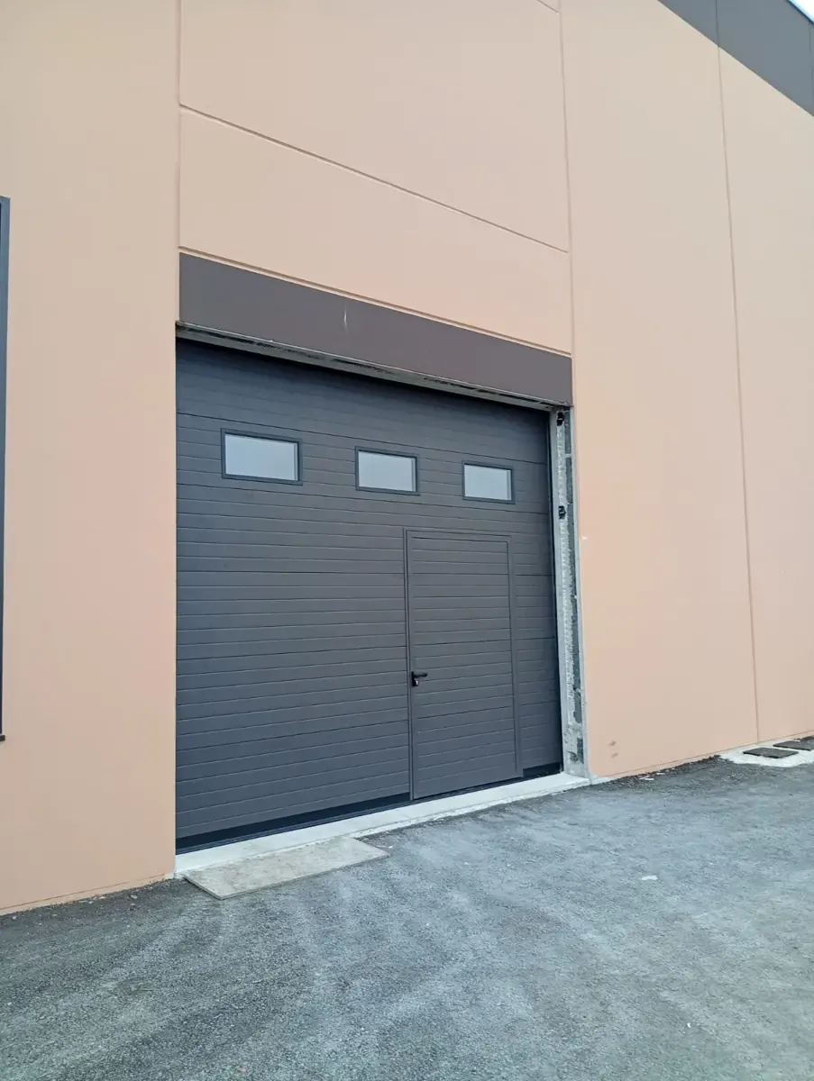 Portoni sezionali e basculanti Assa Abloy a La Spezia – portoni sezionali e basculanti